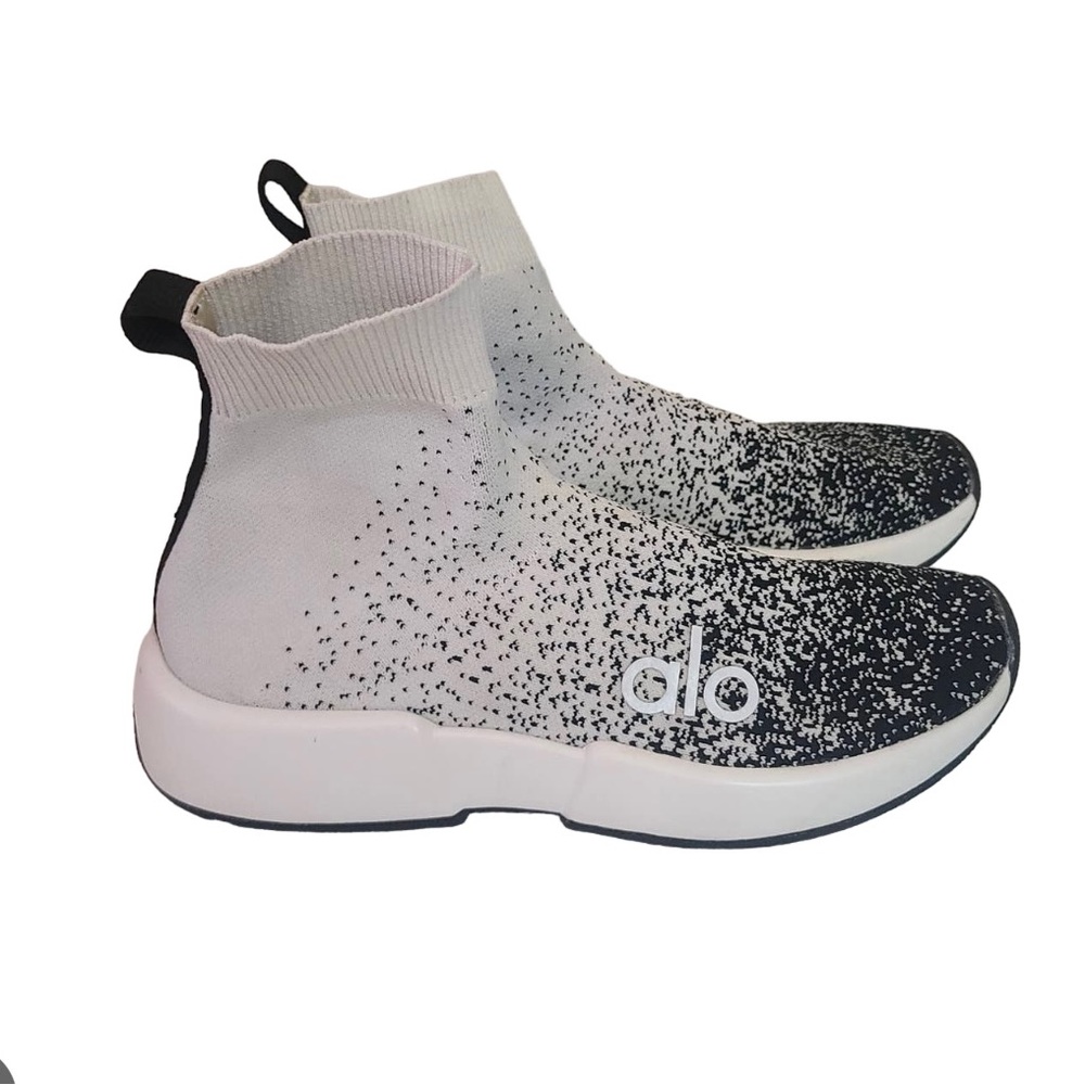 Alo yoga velocity knit sneaker